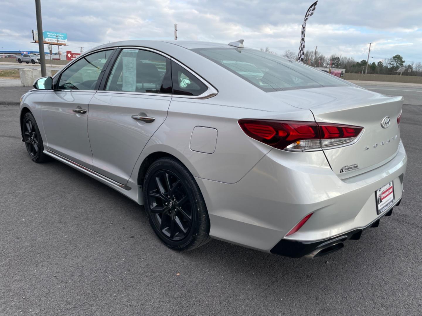 2018 Silver Hyundai Sonata (5NPE34AB4JH) with an 4-Cyl, 2.0 Turbo engine, Auto, 8-Spd Shiftronic transmission, located at 8008 Warden Rd, Sherwood, AR, 72120, (501) 801-6100, 34.830078, -92.186684 - Photo#5